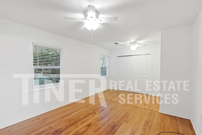 Building Photo - 143 Earl Ave