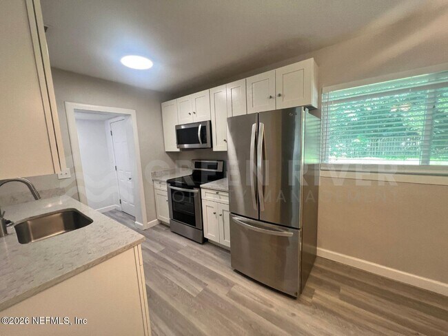 Building Photo - 6817 Camelot Rd