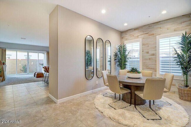 Building Photo - 1255 N Arizona Ave