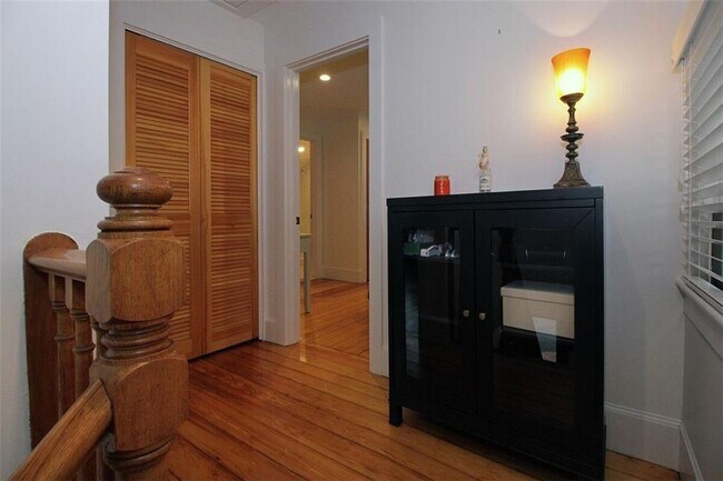 Building Photo - 364 Bellevue Ave