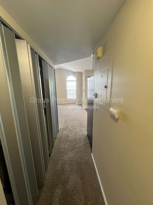 Building Photo - 5708 W Asbury Pl