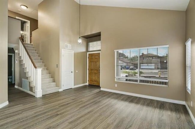 Building Photo - Beautifully Remodeled Home with outdoor Kitchen and Spa!