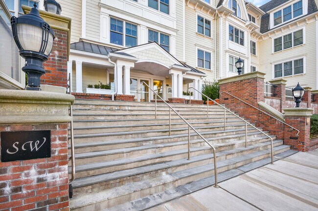 Building Photo - 225 Stanley Ave