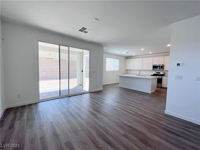 Building Photo - 2942 Gaffer Film St