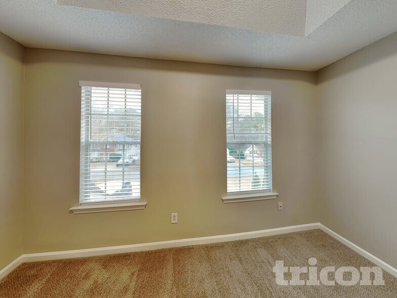 Building Photo - 2198 Colony Dr