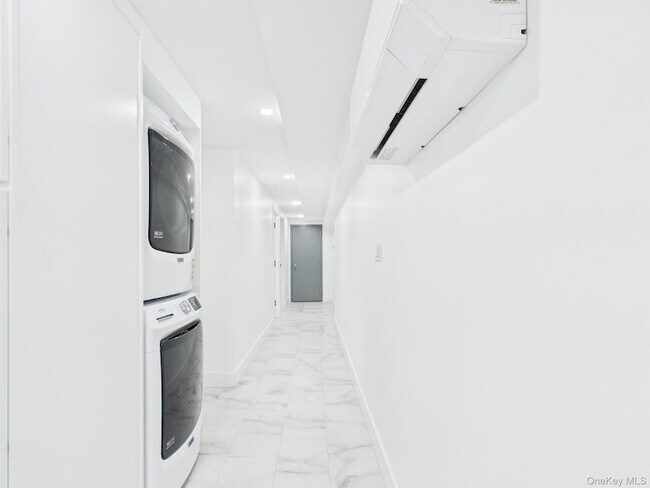 Building Photo - 1770 Pacific St