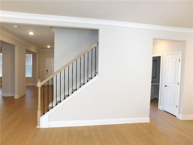 Building Photo - 930 Elderberry Ct