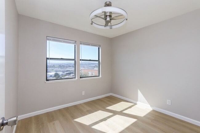 Building Photo - Sunny Potrero Hill 3BR / 1BA Townhome | Private Yard | YouTube Tour