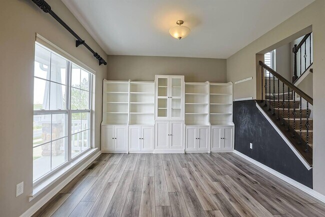 Building Photo - 6545 Cannondale Dr