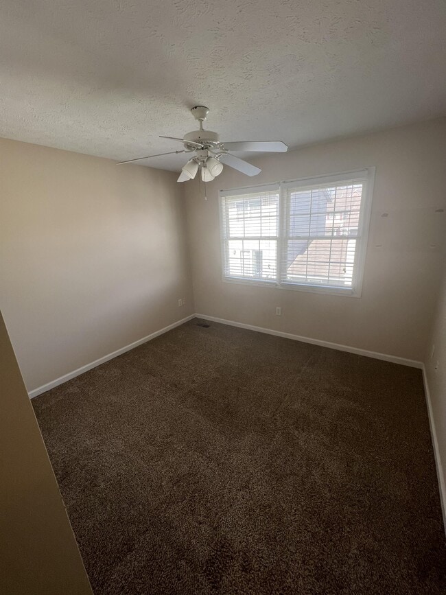 Building Photo - 152 Meadow Ridge Dr