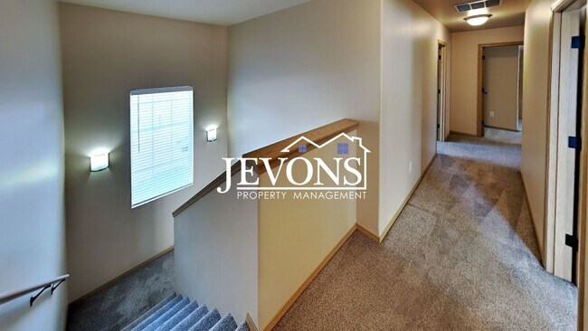 Building Photo - 708 N 29th Ave