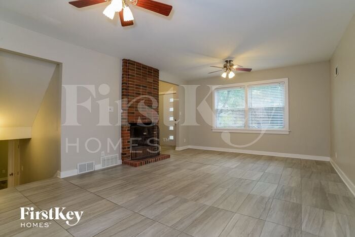 Building Photo - 9006 Grandview Dr