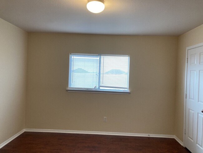 Building Photo - 6205 Nessy Dr