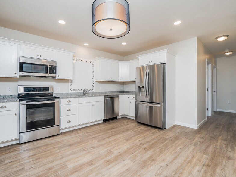 stainless steel appliances, granite - 185 Woodland Ave