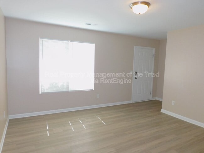 Building Photo - 2035 Chapel Park Ln