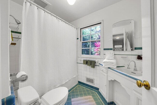 Building Photo - 7503 Willow Glen Rd