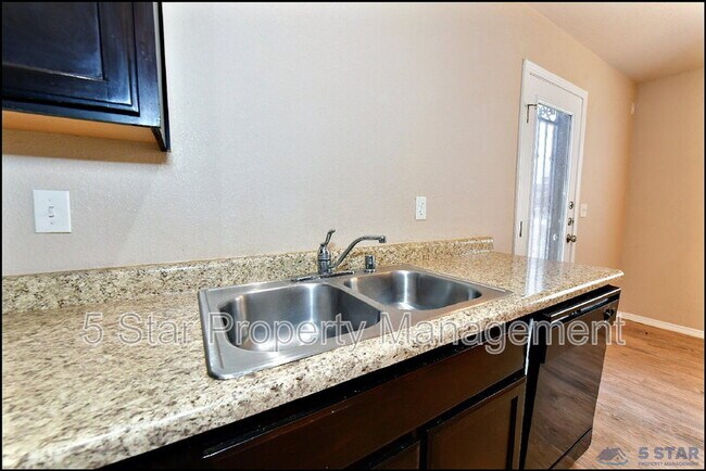 Building Photo - 916 Villa Seca Dr