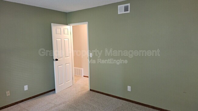 Building Photo - 3335 S Ammons St