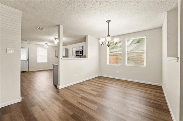 Building Photo - 2621 S Wavecrest Ct