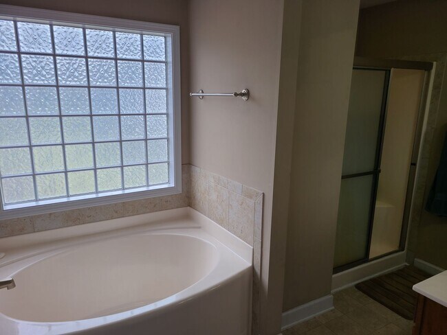 Building Photo - 4 Bedroom 2.5 Bath unfurnished home - Peggy's Cove Sneads Ferry