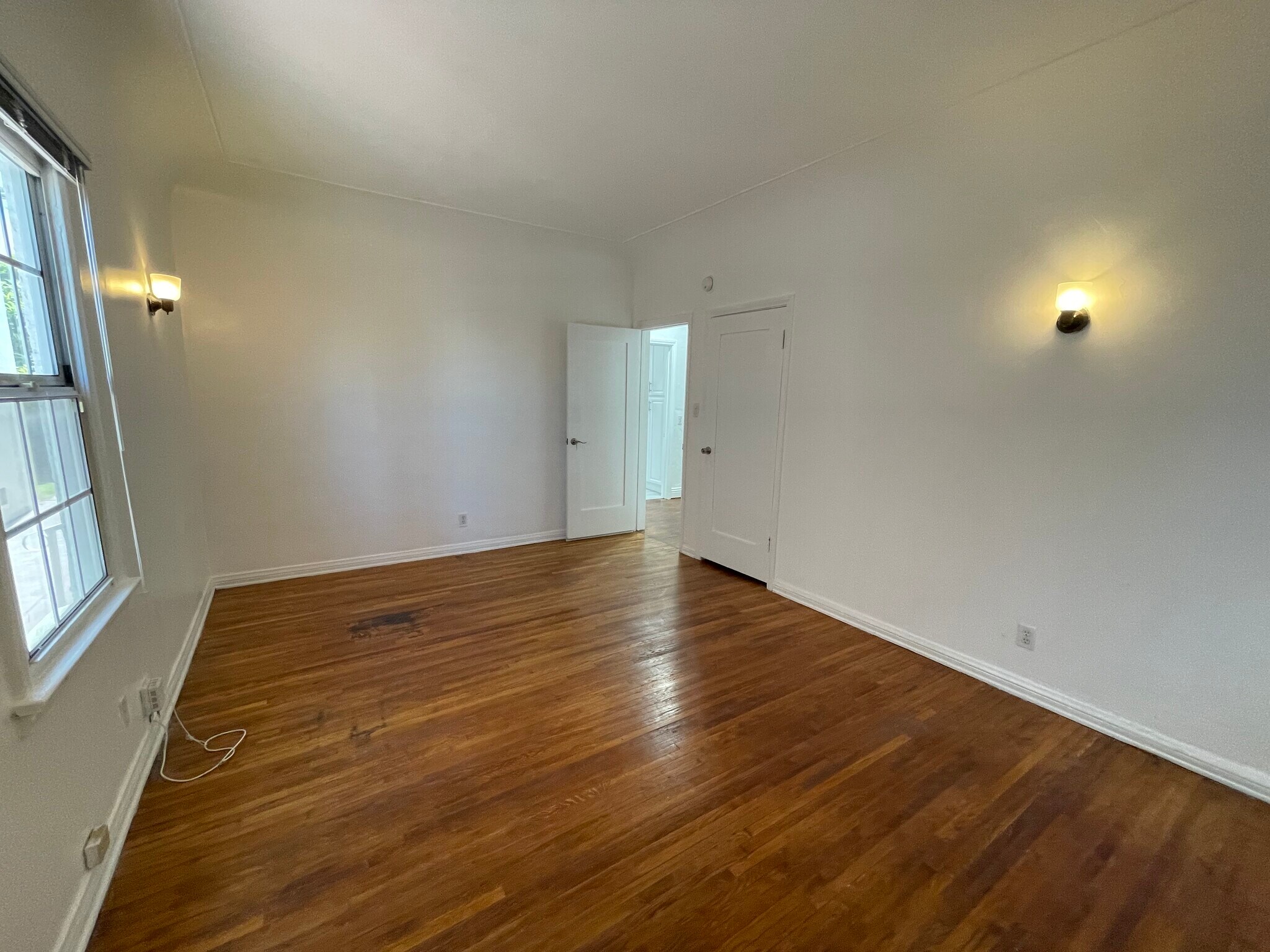 Building Photo - 1602 S Stanley Ave