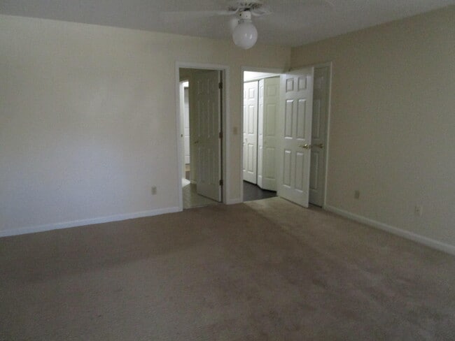 Building Photo - 2224 Preot St