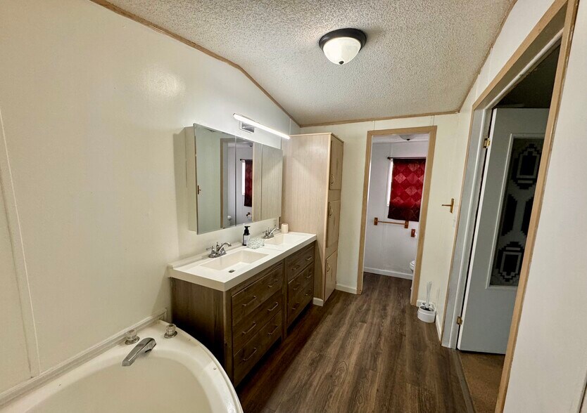 Building Photo - 76 Top Dr