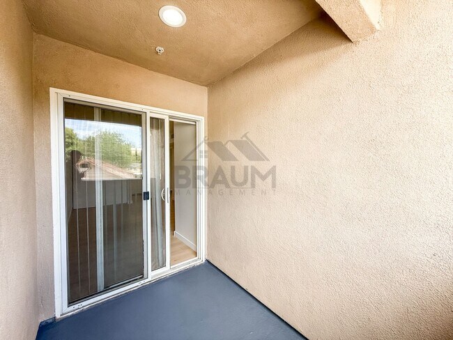 Building Photo - 7323 Winnetka Ave