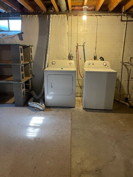 Building Photo - 1233 Park Ave