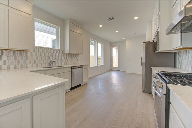 Building Photo - 1047 Blue Stone Dr