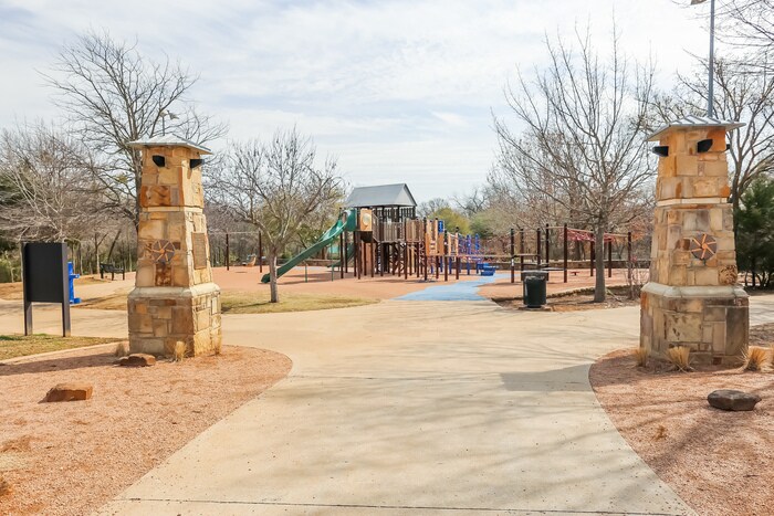 Building Photo - 722 Nightingale Cir