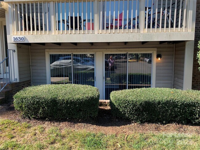 Building Photo - 1630 Arlyn Cir