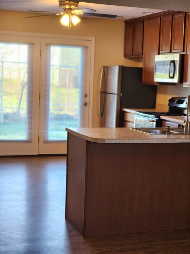 Building Photo - Willow View Townhouses