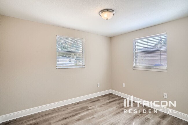 Building Photo - 10289 128th Terrace N