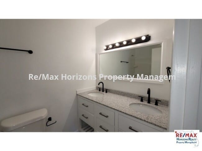 Building Photo - Totally remodeled home!