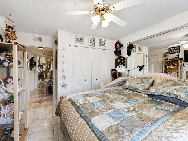 Building Photo - 8294 Key Royal Cir