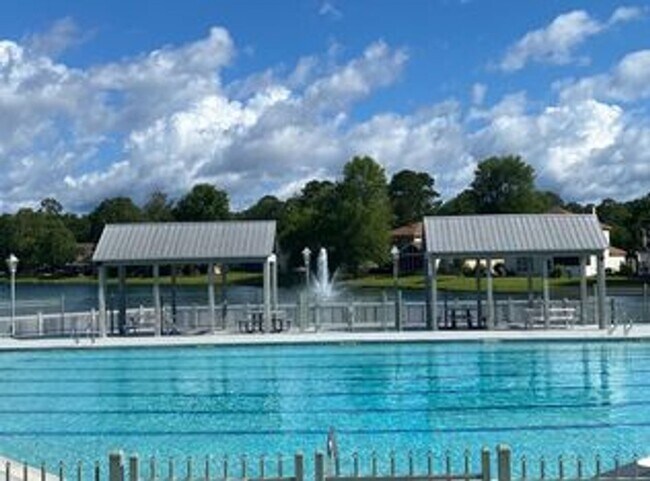 Building Photo - Charming 4/2 with fenced in yard