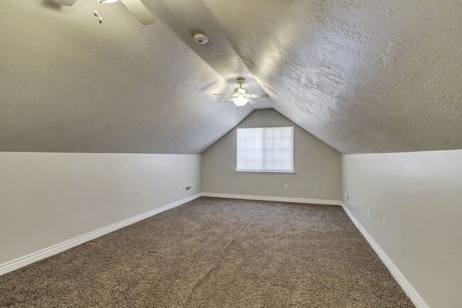 Building Photo - 6924 Chippewa Dr
