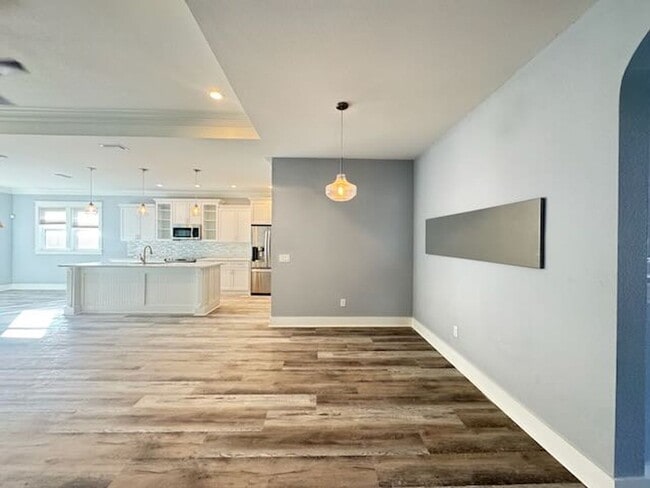 Building Photo - Palm Heaven!!Application and more info @ https://www.sandseekerrealty.com/long-term-rentals/. Cli...