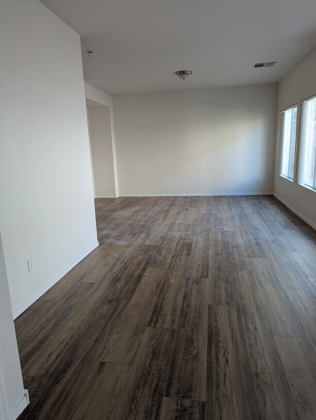 Building Photo - 926 Shades End Ave