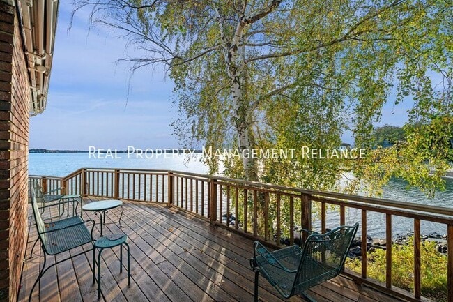 Building Photo - 19 Bayview Ave