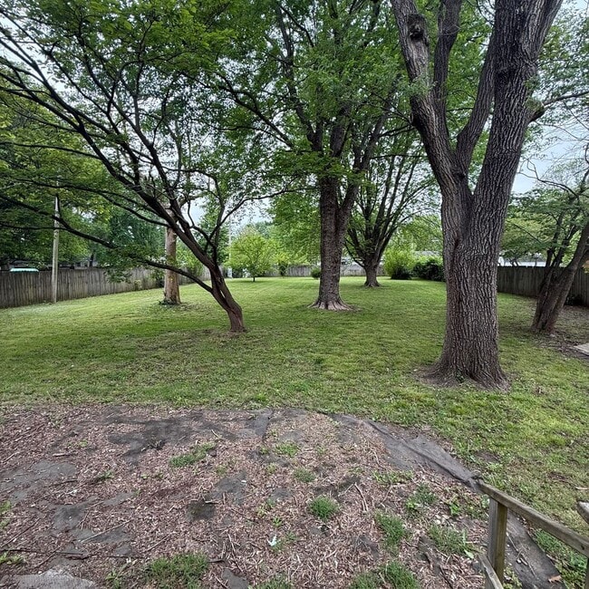 Building Photo - 3 bedroom 1 bath Bungalow with Large fenced in back yard available now.