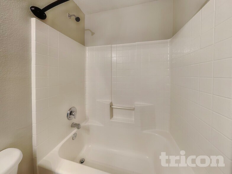 Building Photo - 1107 Longhorn Ln