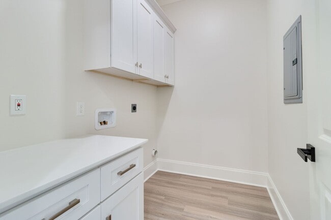 Building Photo - Brand New Upscale Single Story Townhome with private office