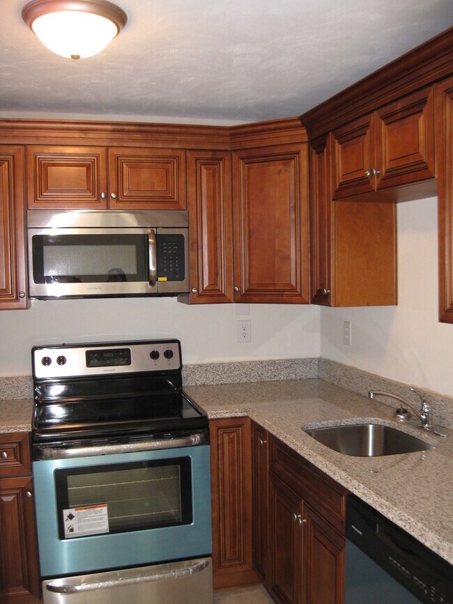 Building Photo - Home centrally located