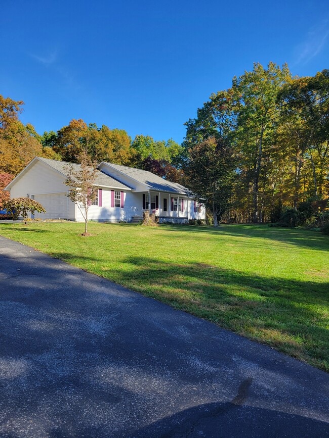 Building Photo - 71 Crest Cir