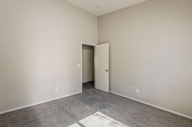Building Photo - Home for rent