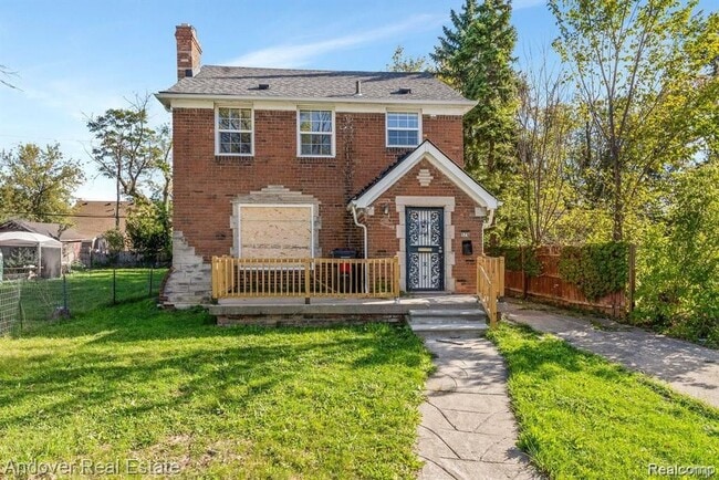 Building Photo - 5574 Buckingham