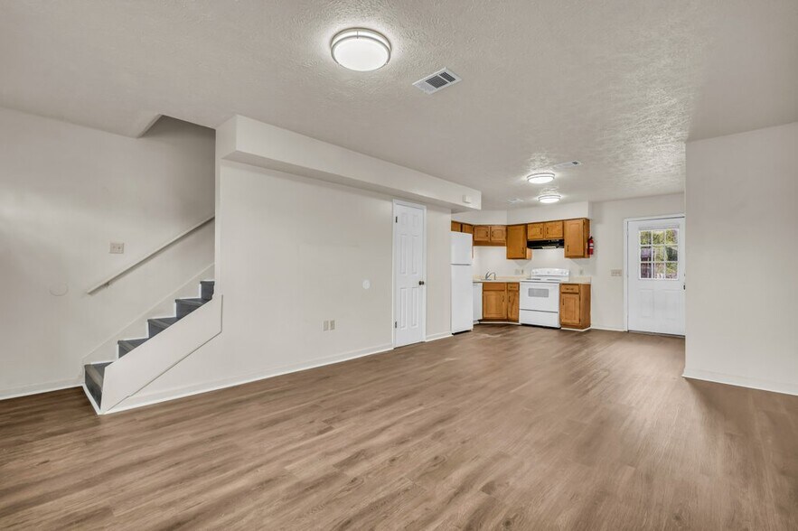 Building Photo - 162 High St