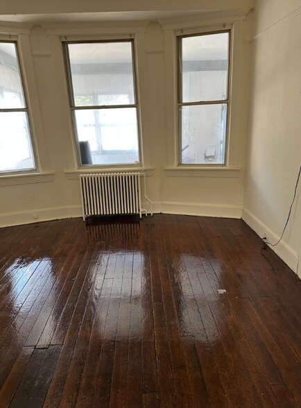 Primary Photo - 120-122 Grand Ave